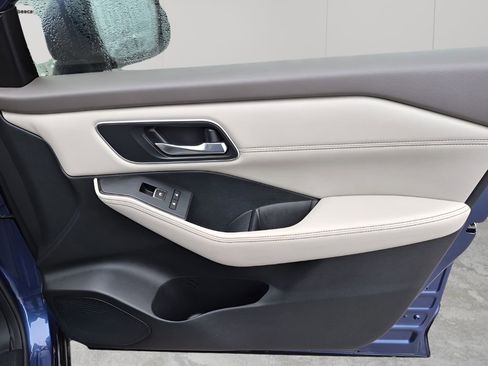 Used 2021 Nissan Rogue SL w/ Premium Package image 14