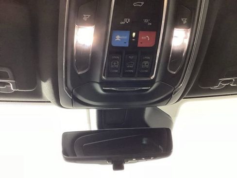 Used 2025 Jeep Grand Cherokee Overland w/ Adv Protech Group III AWD/4WD image 17