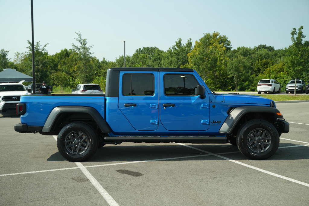 New 2026 Jeep Gladiator Sport AWD/4WD image 8