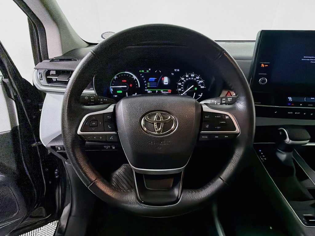 Used 2025 Toyota Sienna XLE FWD image 15