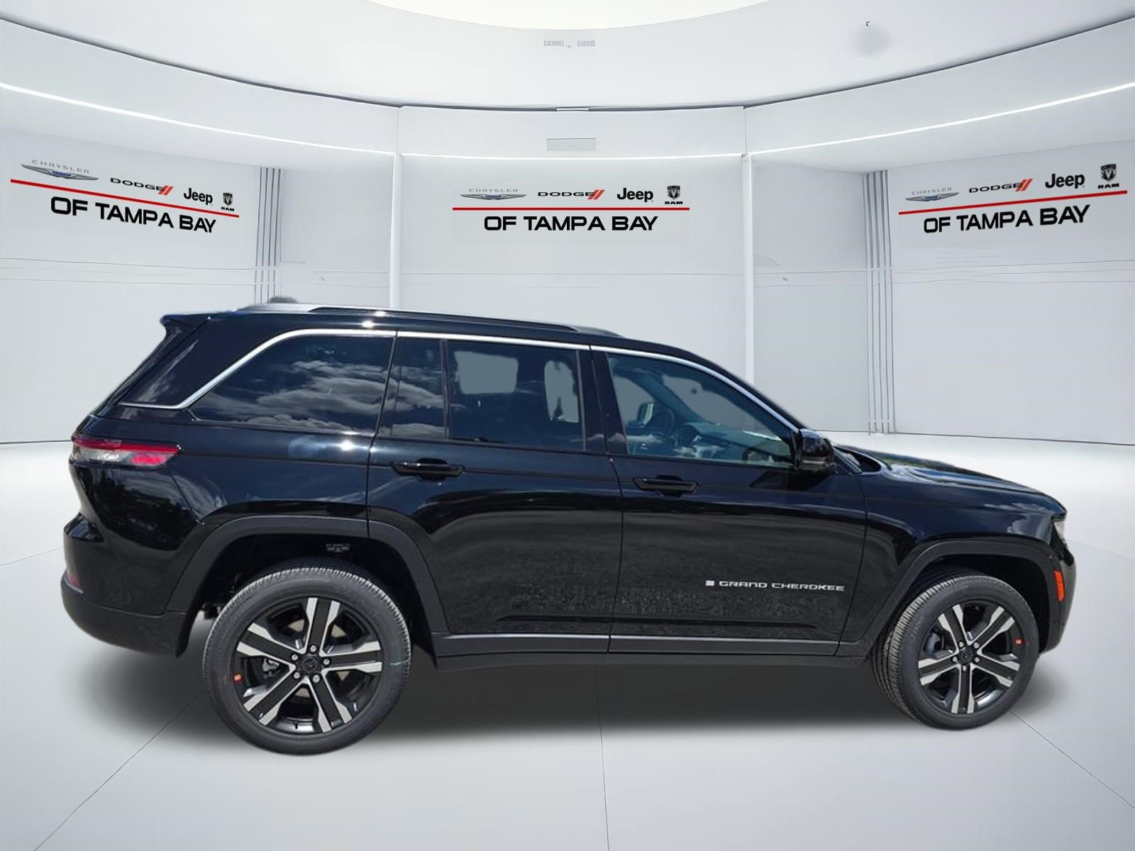 New 2027 Jeep Grand Cherokee Limited w/ Technology Group II AWD/4WD image 7