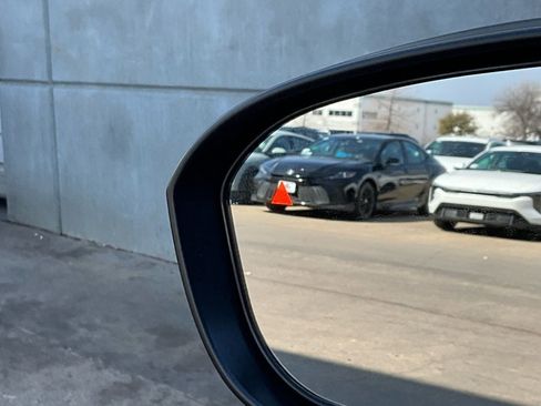 Used 2025 Nissan Kicks SV image 18