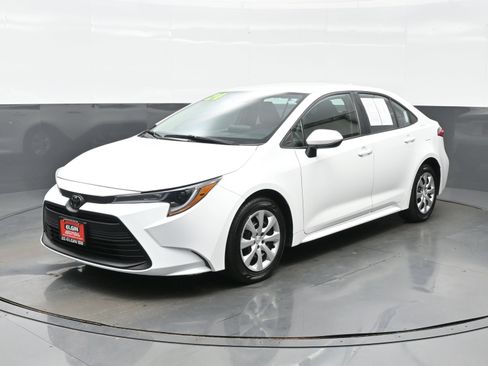 Used 2024 Toyota Corolla LE FWD image 2