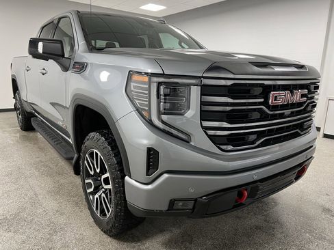 Used 2024 GMC Sierra 1500 AT4 image 2