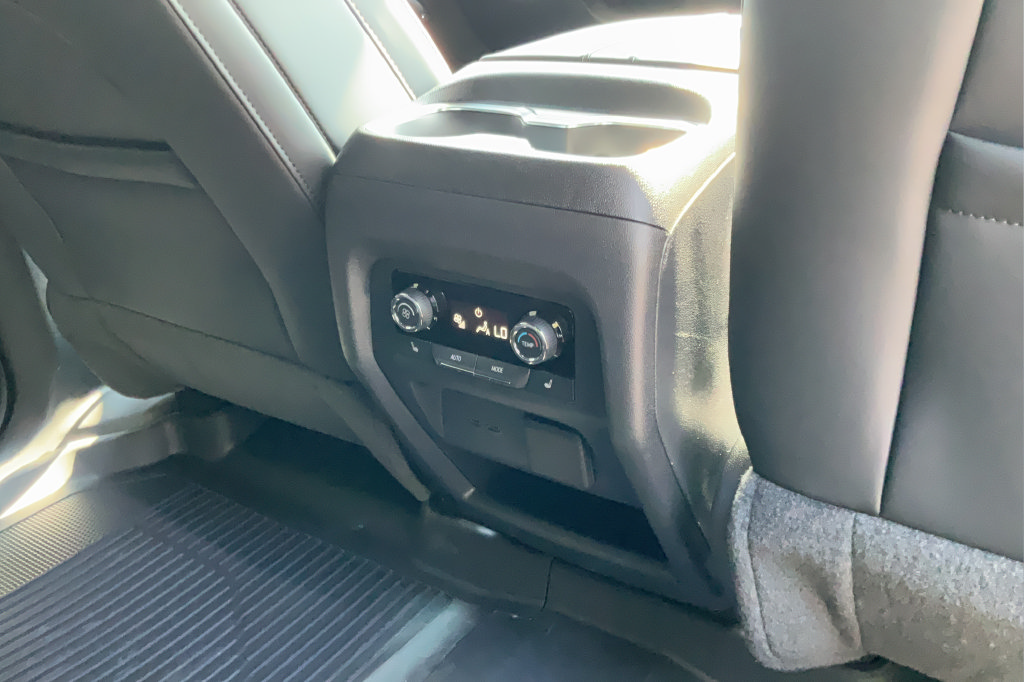 New 2027 Chevrolet Traverse RS w/ LPO, Floor Liner Package FWD image 18