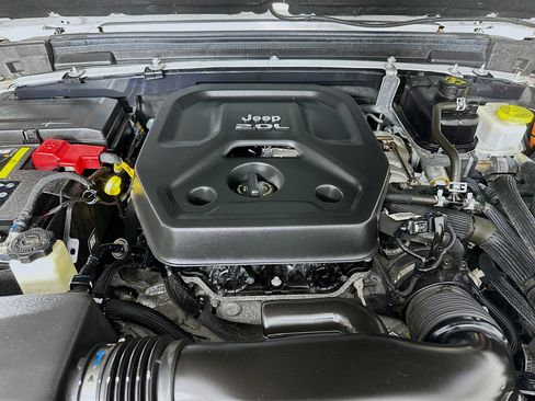 Used 2022 Jeep Wrangler Sahara w/ Cold Weather Group image 32