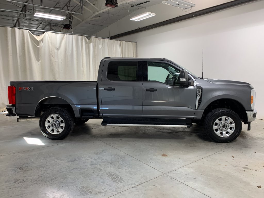 Used 2023 Ford F350 XLT w/ FX4 Off-Road Package AWD/4WD image 11