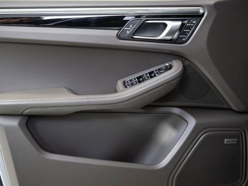 New 2026 Porsche Macan Base image 6