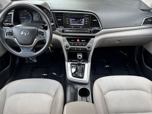 Used 2017 Hyundai Elantra SE image 12