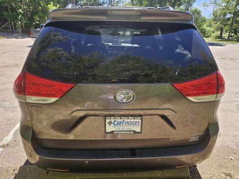 Used 2013 Toyota Sienna XLE AWD/4WD image 4
