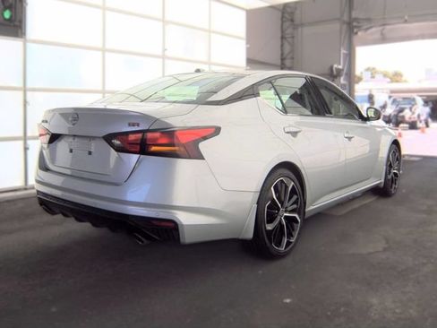 Used 2024 Nissan Altima 2.5 SR FWD image 3