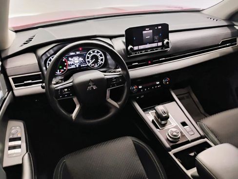 Used 2024 Mitsubishi Outlander ES FWD image 32