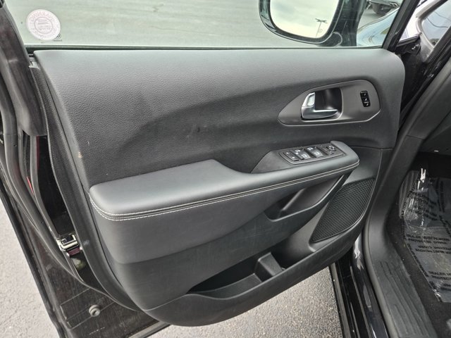 Used 2026 Chrysler Pacifica Select FWD image 41