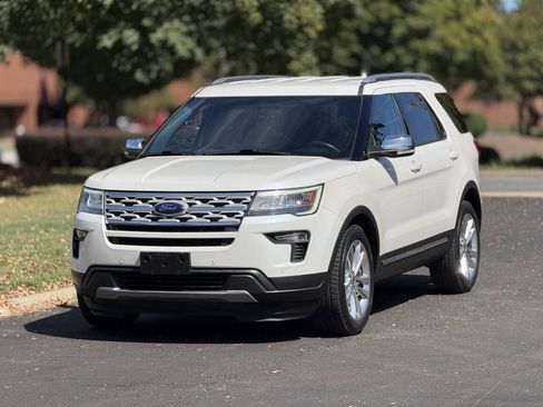Used 2019 Ford Explorer XLT w/ Equipment Group 202A FWD image 1