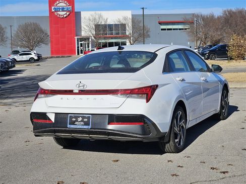 New 2025 Hyundai Elantra Limited image 7