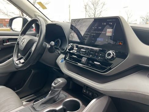 Used 2021 Toyota Highlander Limited image 40