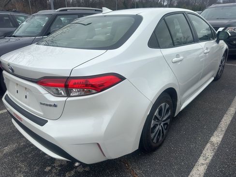Used 2021 Toyota Corolla LE image 6