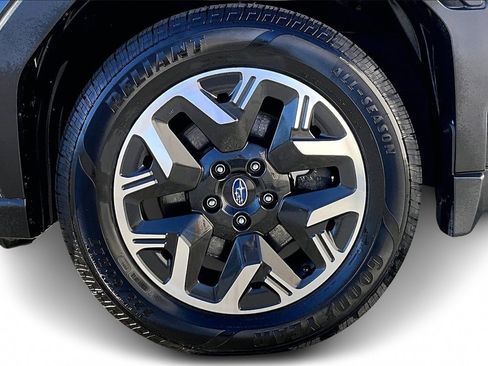 Used 2025 Subaru Forester Premium image 31