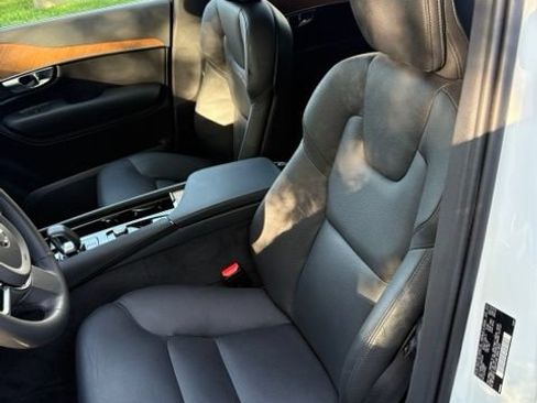 Used 2024 Volvo XC90 T8 Plus w/ Protection Package Premier AWD/4WD image 13