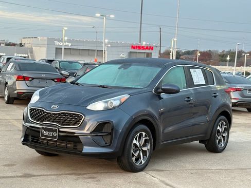 Used 2022 Kia Sportage LX image 3