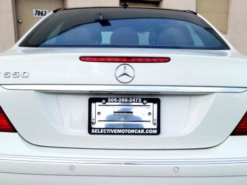 Used 2009 Mercedes-Benz E 550 Sedan image 11