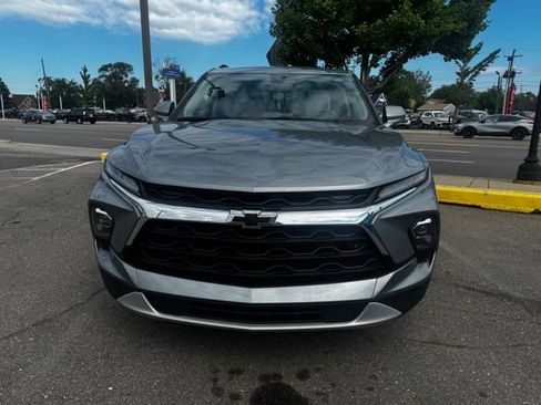 Used 2025 Chevrolet Blazer LT w/ Convenience Package AWD/4WD image 2