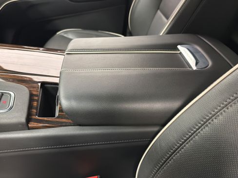 Used 2023 Cadillac Escalade ESV Premium Luxury AWD/4WD image 20