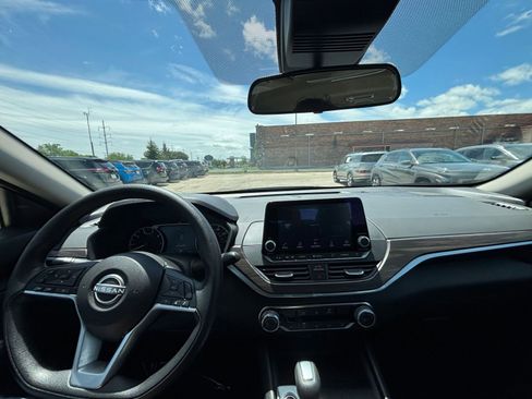 Used 2025 Nissan Altima 2.5 SV FWD image 33