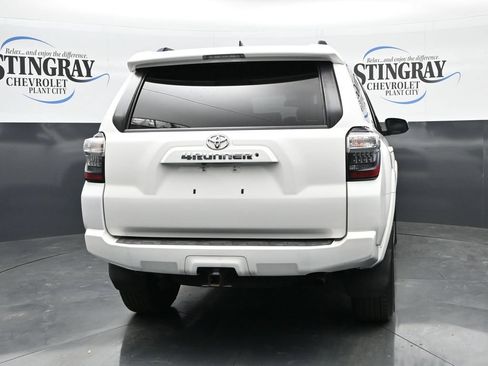 Used 2020 Toyota 4Runner SR5 AWD/4WD image 6