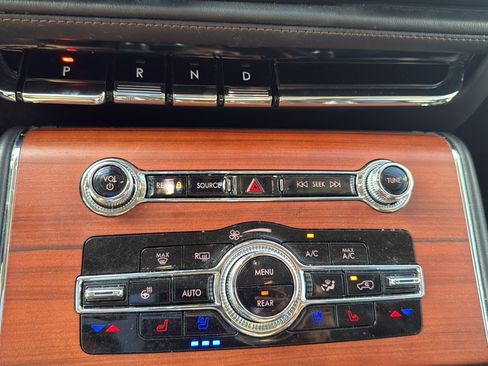 Used 2024 Lincoln Aviator Reserve w/ Jet Package RWD image 19