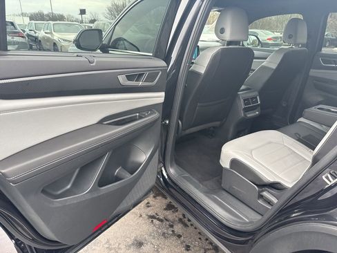 Used 2024 Volkswagen Atlas Cross Sport SEL R-Line image 12