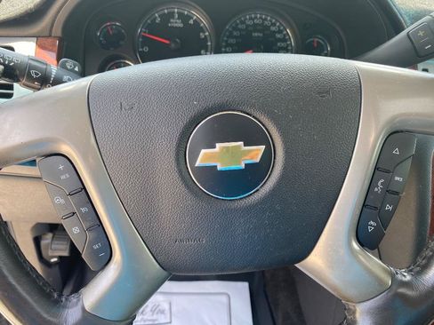 Used 2013 Chevrolet Suburban LTZ RWD image 36