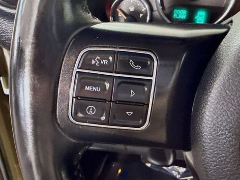 Used 2018 Jeep Wrangler Unlimited Rubicon w/ Connectivity Group image 14