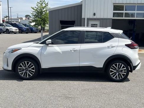 Used 2024 Nissan Kicks SV FWD image 10