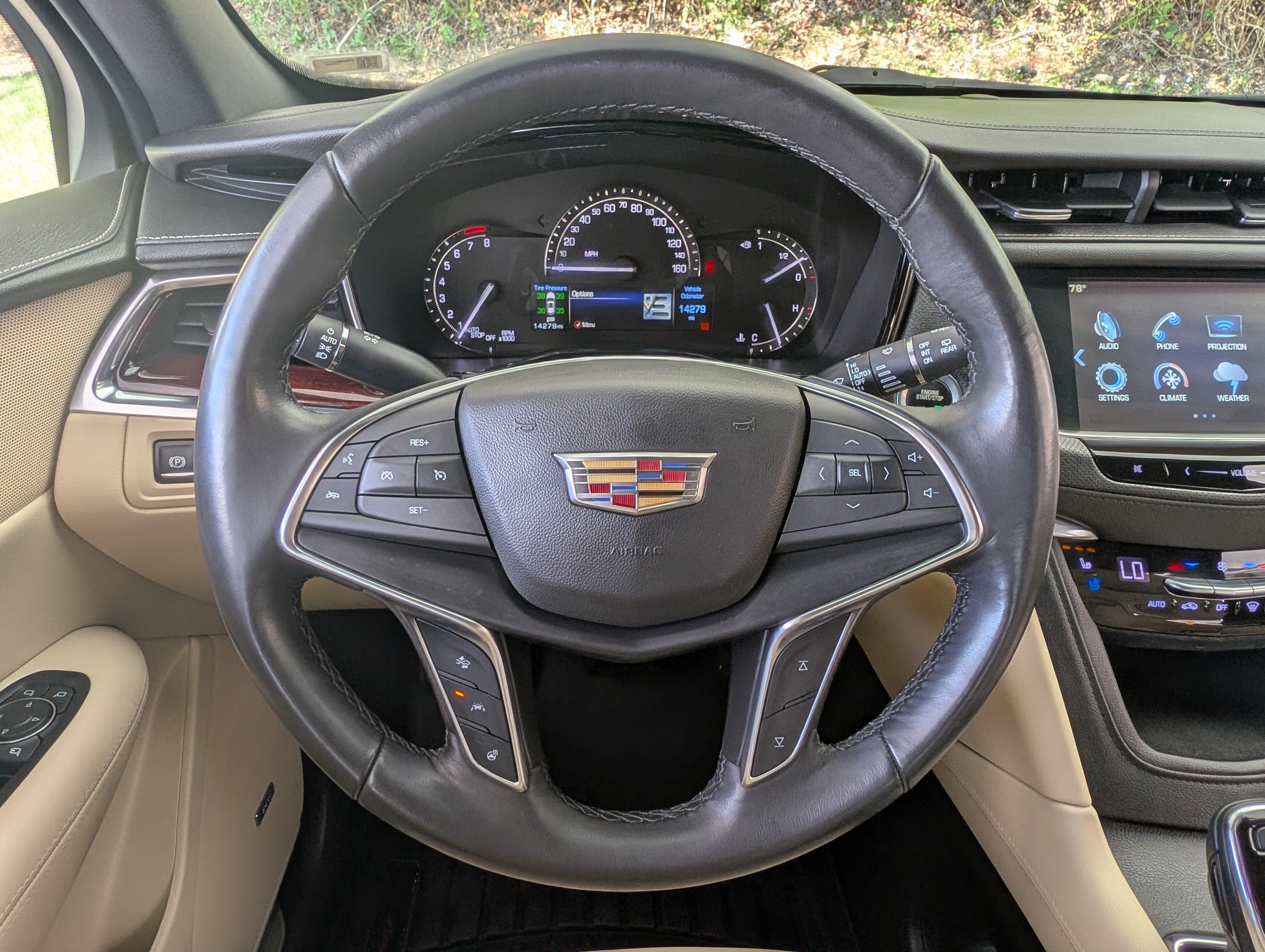 Used 2018 Cadillac XT5 Premium Luxury w/ LPO, Wheel Lock Package FWD image 24