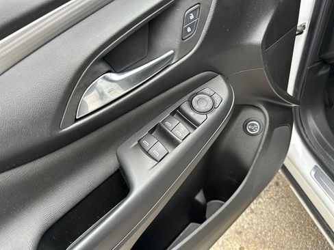 Used 2024 Buick Envista Avenir image 12