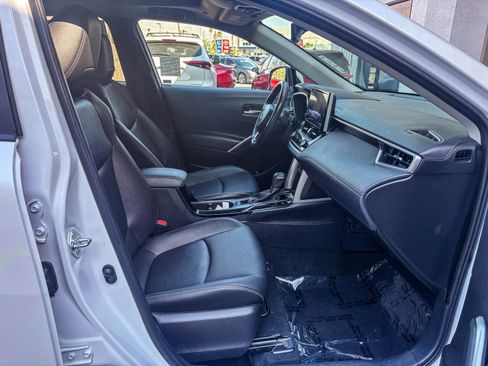 Used 2023 Toyota Corolla Cross XLE w/ Convenience Package FWD image 20