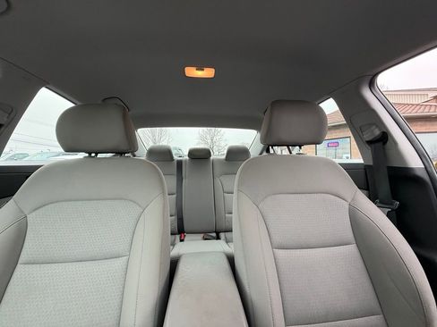 Used 2017 Hyundai Elantra SE image 20