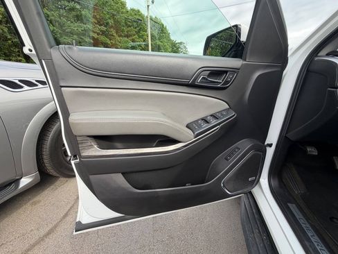 Used 2018 Chevrolet Suburban LT RWD image 14