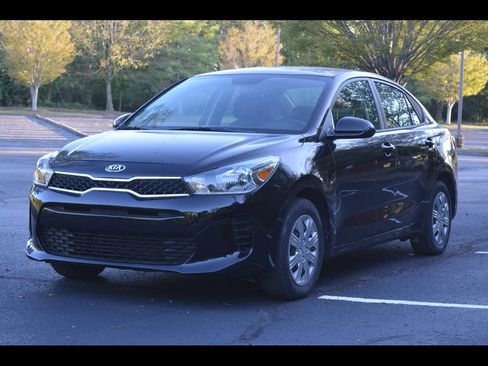 Used 2021 Kia Rio LX image 2