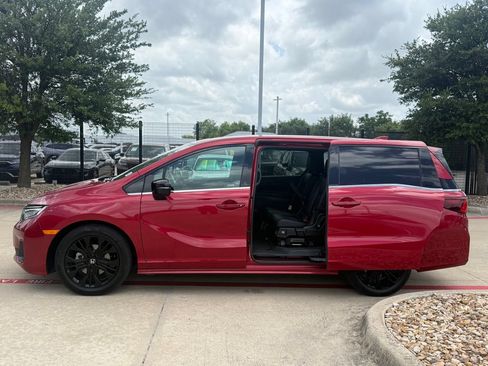 Used 2025 Honda Odyssey Sport-L image 3