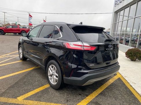 Used 2024 Ford Edge SEL w/ Convenience Package image 3