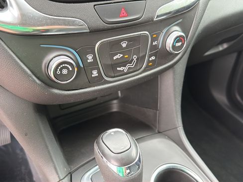 Used 2020 Chevrolet Equinox LT FWD image 25