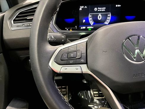 Used 2023 Volkswagen Tiguan SE R-Line image 18