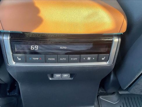 Used 2024 Lexus GX 550 Luxury w/ Accessory Package (2T) image 32