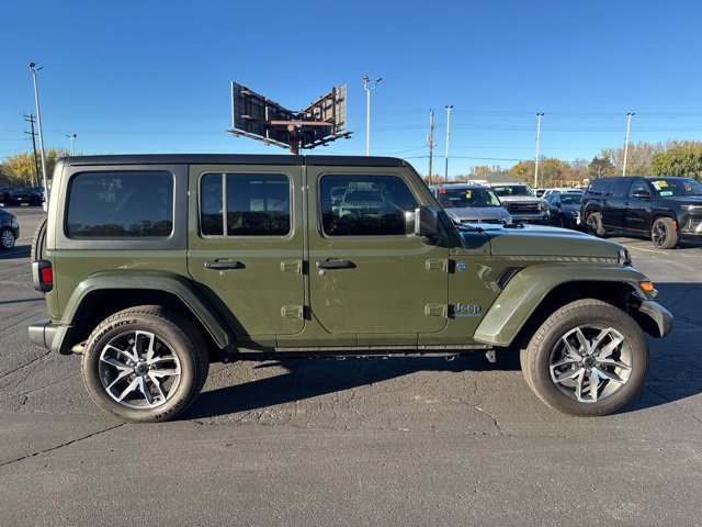 Used 2024 Jeep Wrangler Unlimited w/ Convenience Group AWD/4WD image 11