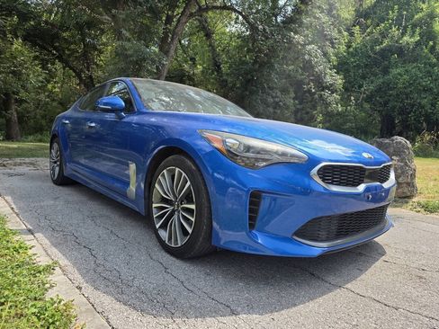 Used 2019 Kia Stinger Premium AWD/4WD image 2