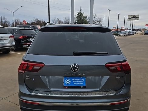 Used 2022 Volkswagen Tiguan SE image 6