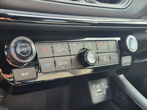 New 2026 Jeep Compass Limited w/ Sun, Sound & Navigation Group AWD/4WD image 24