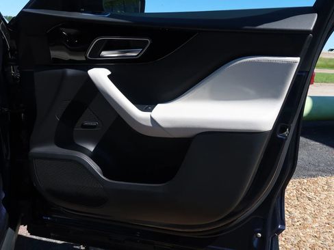 Used 2019 Jaguar F-PACE Prestige image 14